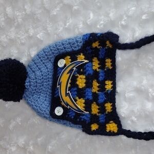 𝅺HAND knitted toddler beanie LA chargers